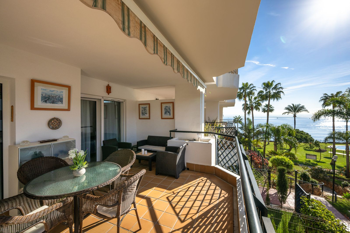 2 Bed Apartment for sale in Calahonda Costa Del Sol, Málaga, Spain