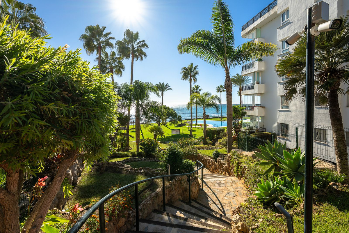 2 Bed Apartment for sale in Calahonda Costa Del Sol, Málaga, Spain