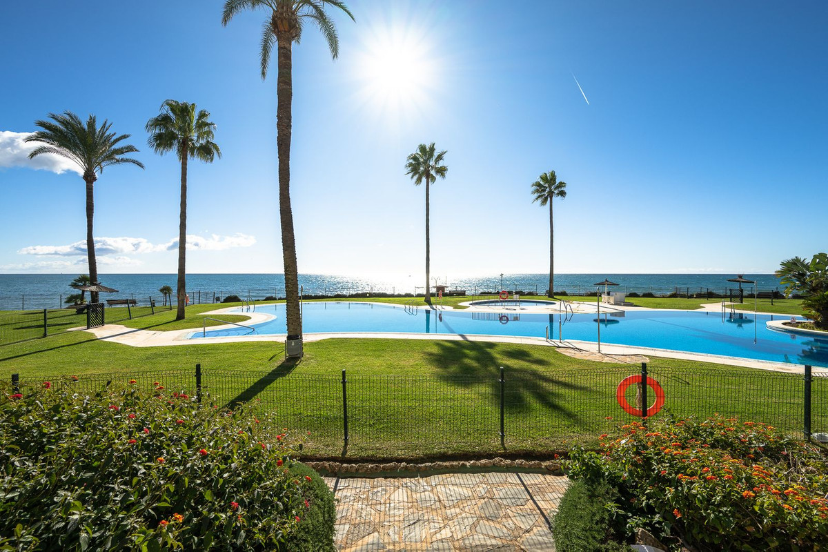 2 Bed Apartment for sale in Calahonda Costa Del Sol, Málaga, Spain