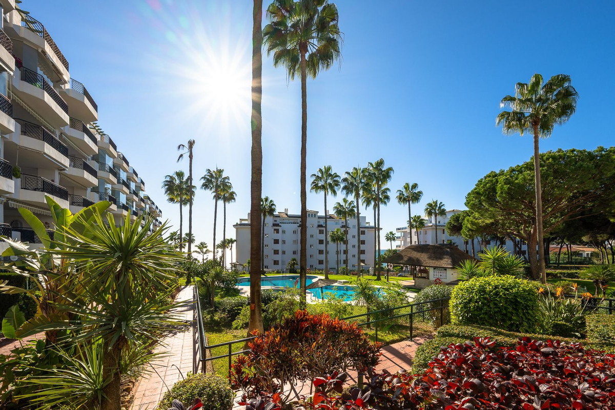 2 Bed Apartment for sale in Calahonda Costa Del Sol, Málaga, Spain