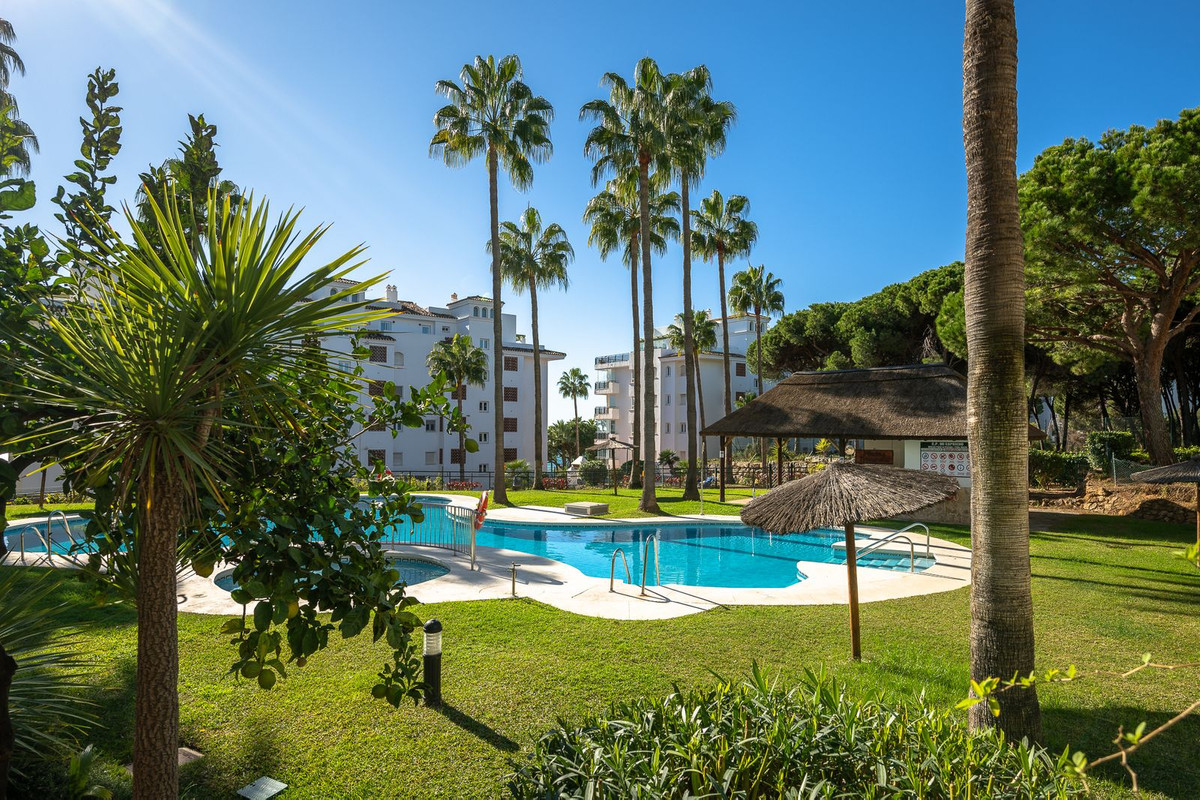2 Bed Apartment for sale in Calahonda Costa Del Sol, Málaga, Spain