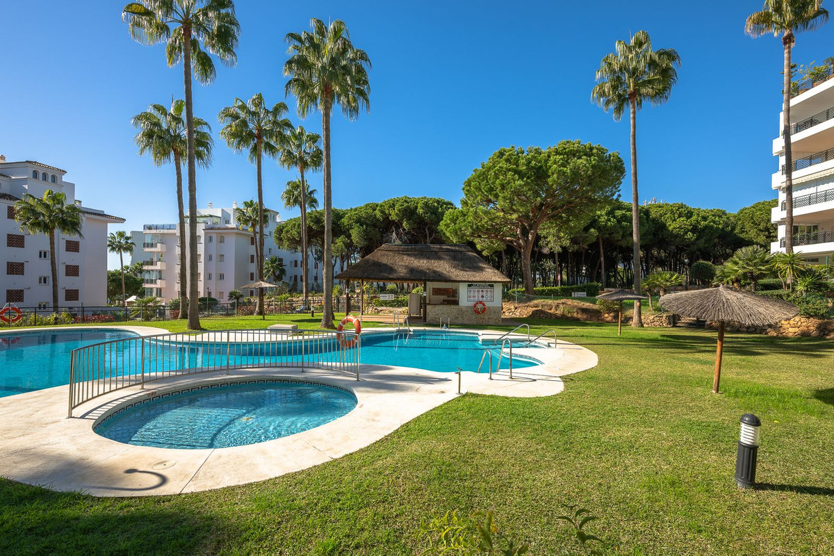 2 Bed Apartment for sale in Calahonda Costa Del Sol, Málaga, Spain