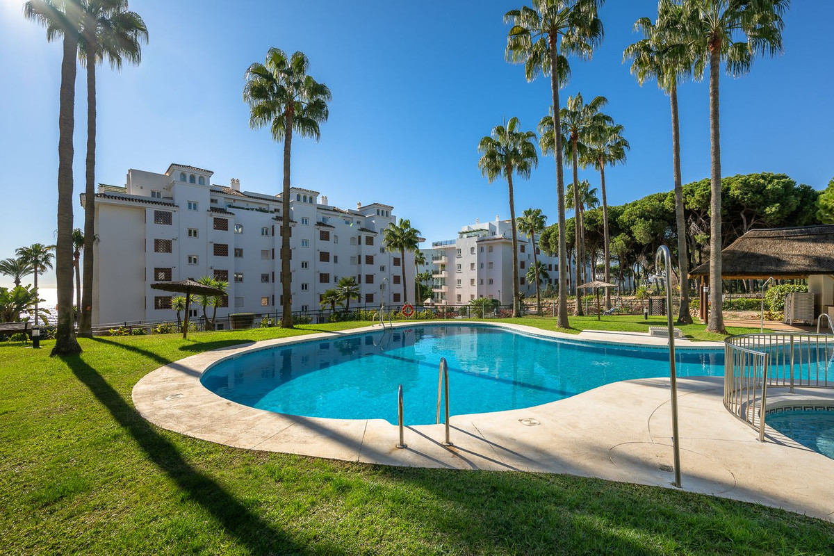 2 Bed Apartment for sale in Calahonda Costa Del Sol, Málaga, Spain