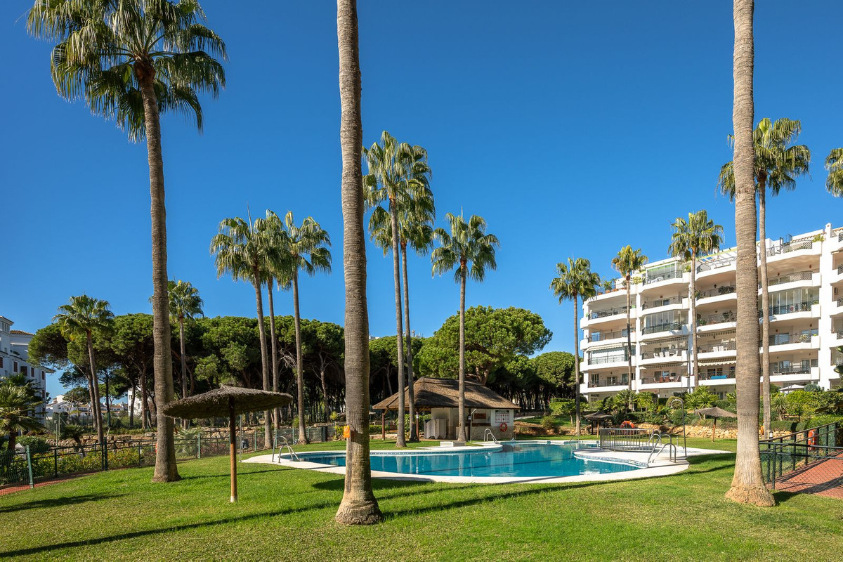 2 Bed Apartment for sale in Calahonda Costa Del Sol, Málaga, Spain