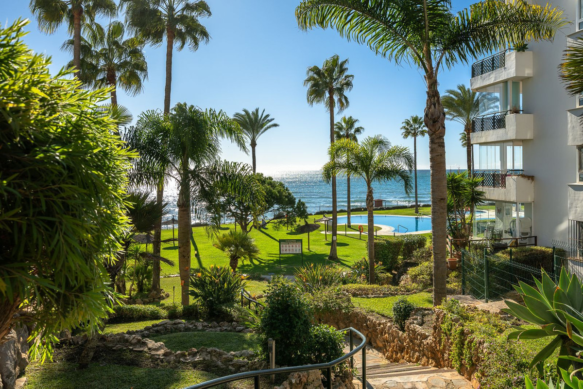 2 Bed Apartment for sale in Calahonda Costa Del Sol, Málaga, Spain