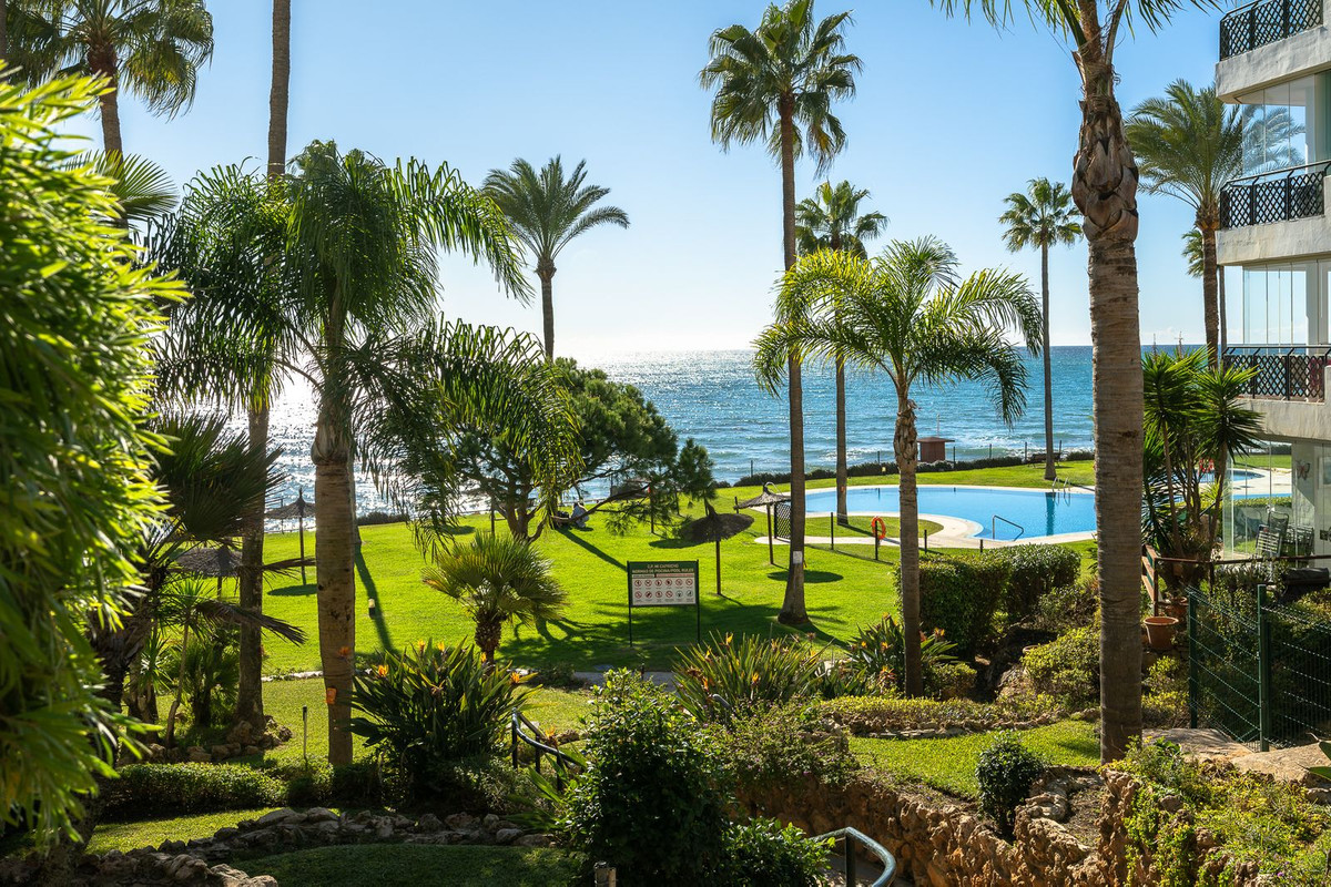 2 Bed Apartment for sale in Calahonda Costa Del Sol, Málaga, Spain