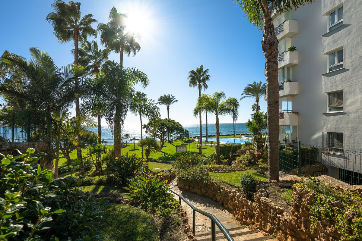 2 Bed Apartment for sale in Calahonda Costa Del Sol, Málaga, Spain
