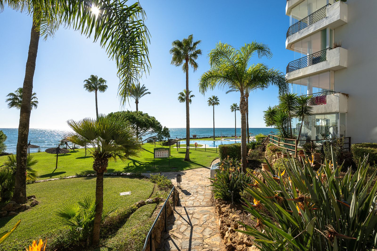 2 Bed Apartment for sale in Calahonda Costa Del Sol, Málaga, Spain