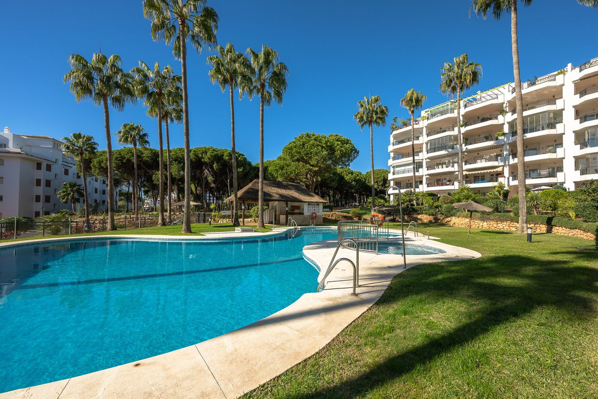 2 Bed Apartment for sale in Calahonda Costa Del Sol, Málaga, Spain