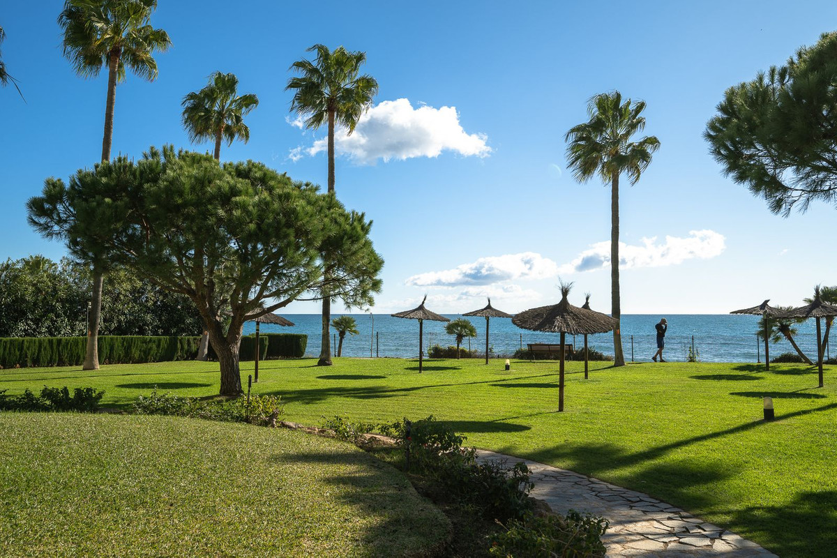 2 Bed Apartment for sale in Calahonda Costa Del Sol, Málaga, Spain