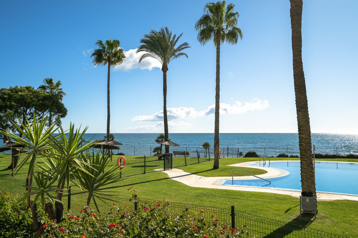 2 Bed Apartment for sale in Calahonda Costa Del Sol, Málaga, Spain