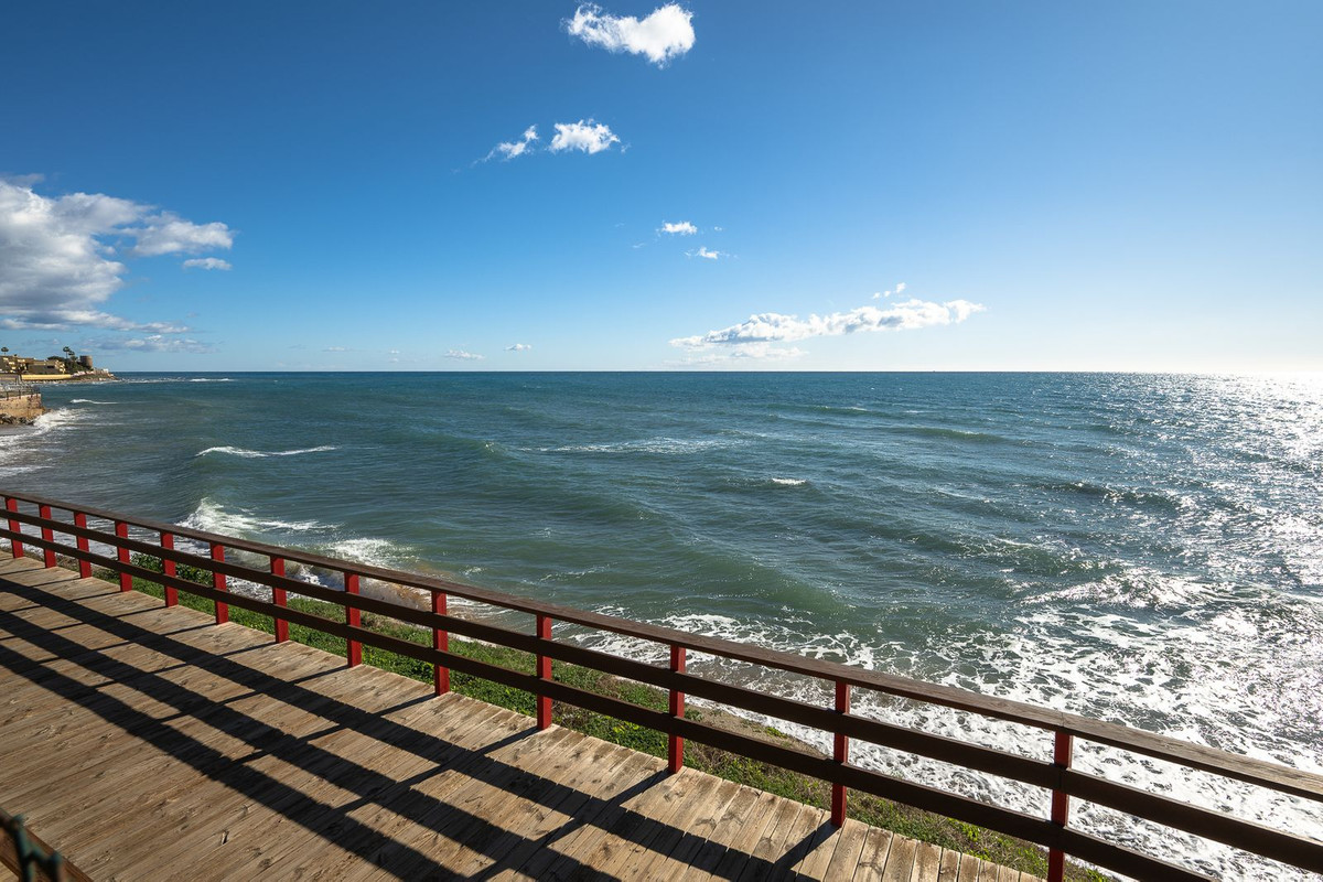 2 Bed Apartment for sale in Calahonda Costa Del Sol, Málaga, Spain