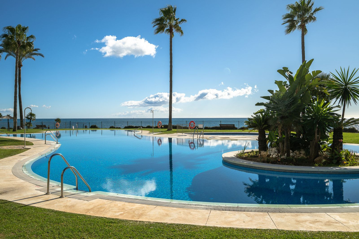 2 Bed Apartment for sale in Calahonda Costa Del Sol, Málaga, Spain