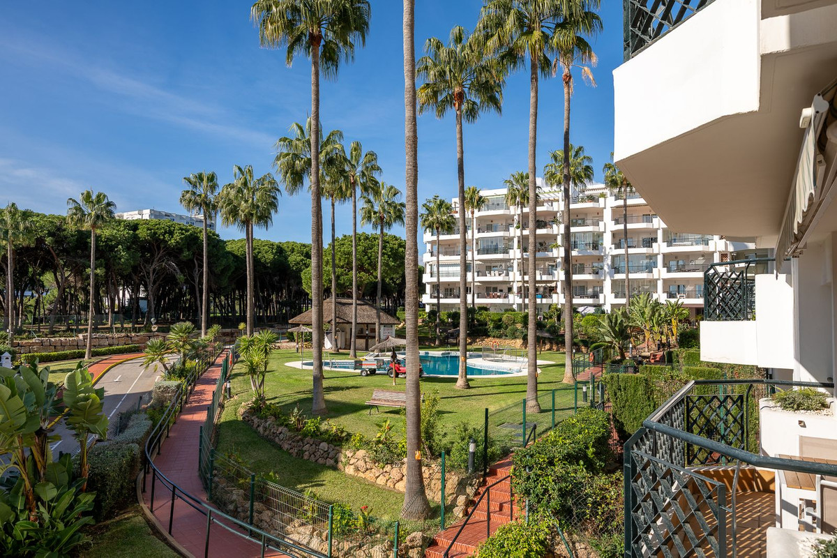 2 Bed Apartment for sale in Calahonda Costa Del Sol, Málaga, Spain