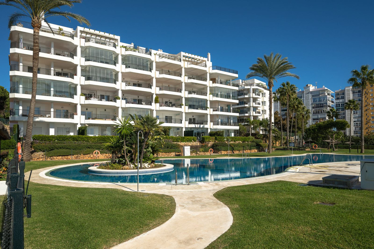 2 Bed Apartment for sale in Calahonda Costa Del Sol, Málaga, Spain
