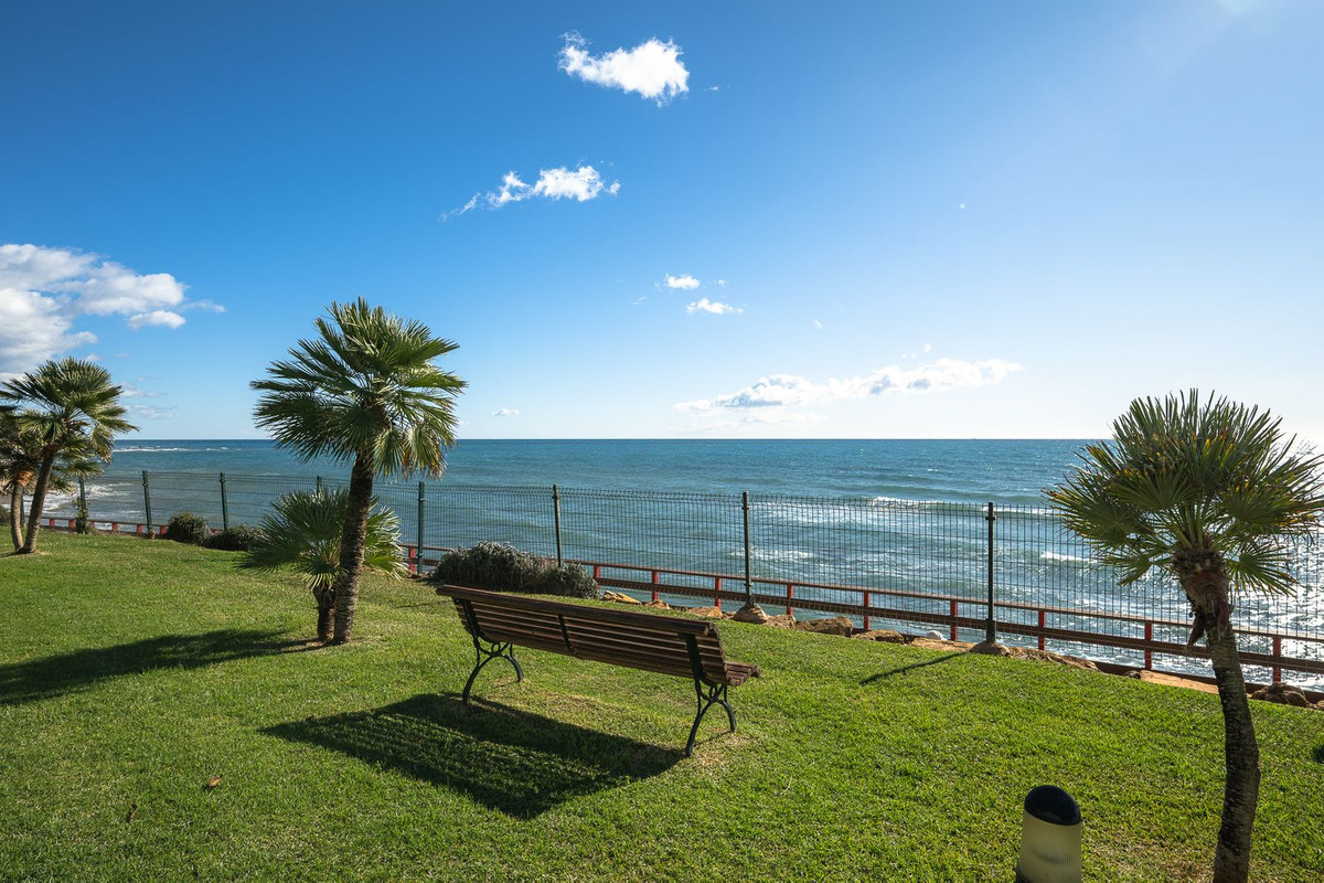 2 Bed Apartment for sale in Calahonda Costa Del Sol, Málaga, Spain
