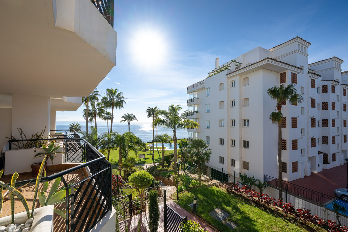 2 Bed Apartment for sale in Calahonda Costa Del Sol, Málaga, Spain