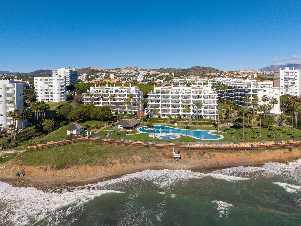 2 Bed Apartment for sale in Calahonda Costa Del Sol, Málaga, Spain