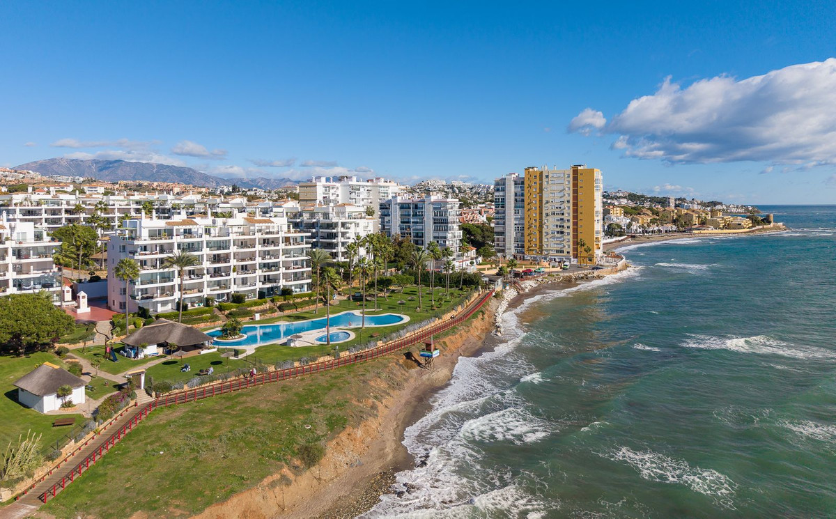 2 Bed Apartment for sale in Calahonda Costa Del Sol, Málaga, Spain