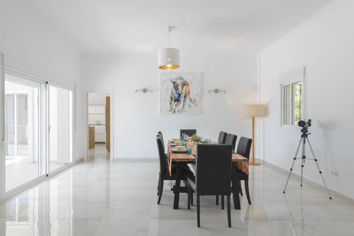 Se vende Villa - Chalet de 4 dormitorios en Costa Del Sol, Málaga, España