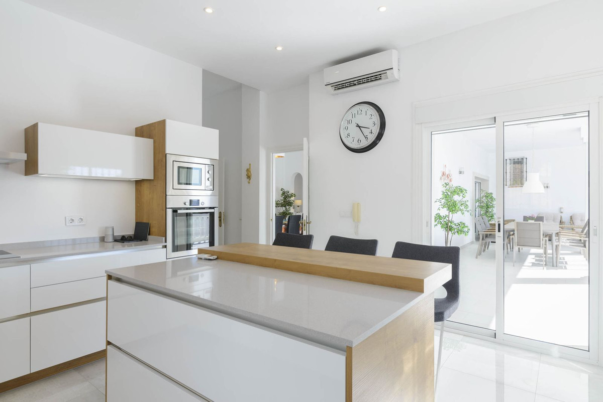 Se vende Villa - Chalet de 4 dormitorios en Costa Del Sol, Málaga, España