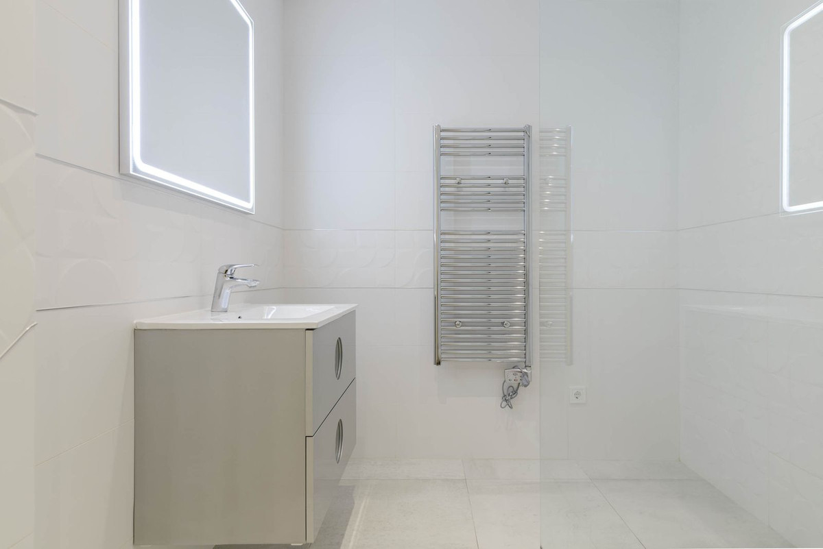 Se vende Villa - Chalet de 4 dormitorios en Costa Del Sol, Málaga, España