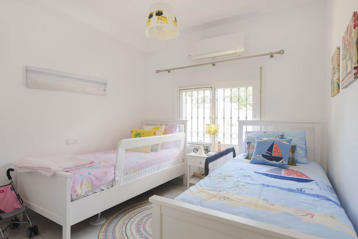 Se vende Villa - Chalet de 4 dormitorios en Costa Del Sol, Málaga, España