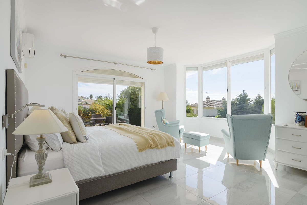 Se vende Villa - Chalet de 4 dormitorios en Costa Del Sol, Málaga, España