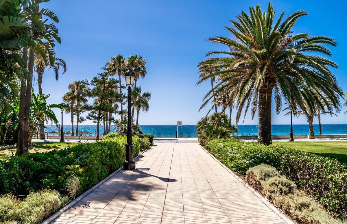 2 Bed Apartment for sale in San Pedro De Alcántara Costa Del Sol, Málaga, Spain