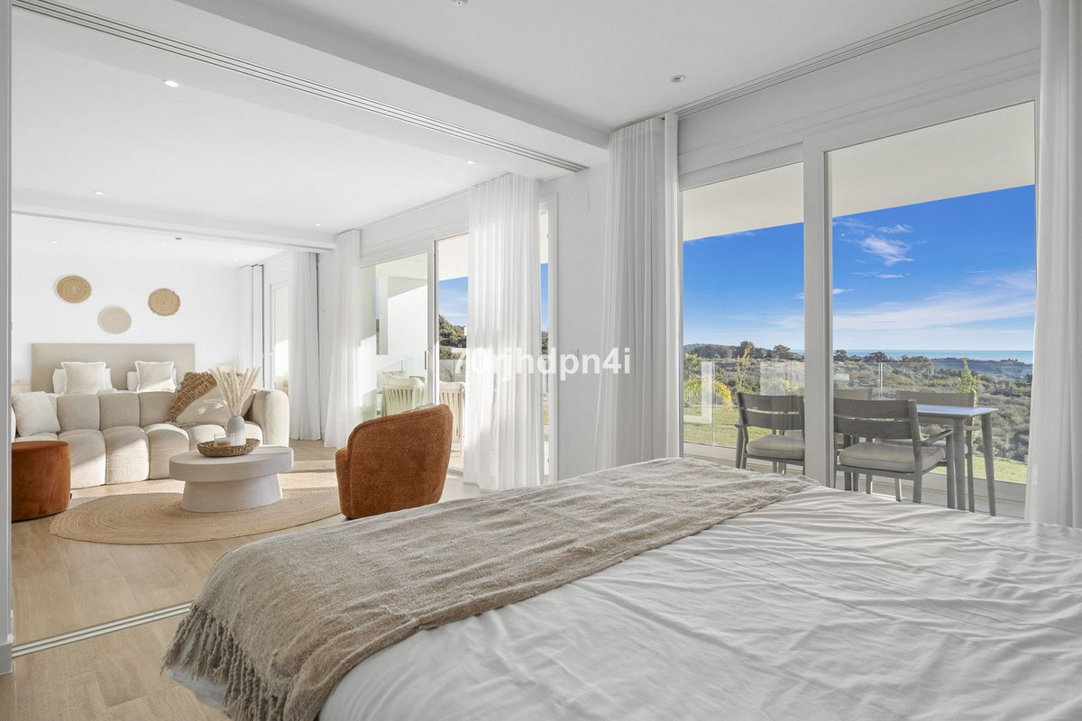 2 Bed Apartment for sale in Casares Costa Del Sol, Málaga, Spain