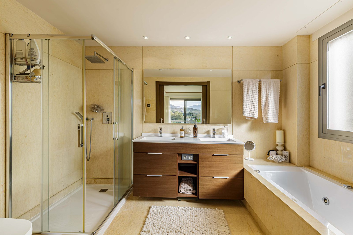 3 Bed Apartment for sale in Los Arqueros Costa Del Sol, Málaga, Spain