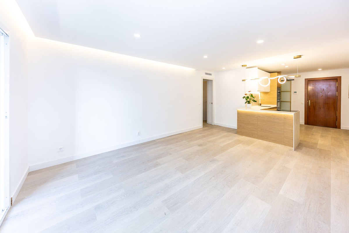 Se vende Apartamento Planta Media de 3 dormitorios en Costa Del Sol, Málaga, España