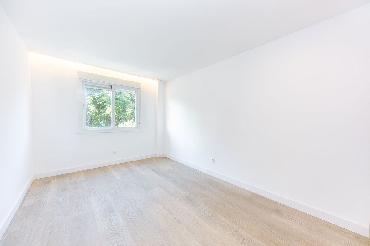 Se vende Apartamento Planta Media de 3 dormitorios en Costa Del Sol, Málaga, España