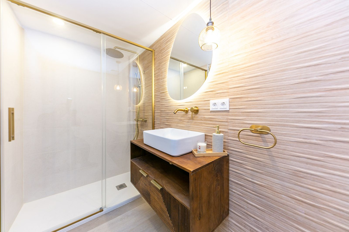 Se vende Apartamento Planta Media de 3 dormitorios en Costa Del Sol, Málaga, España