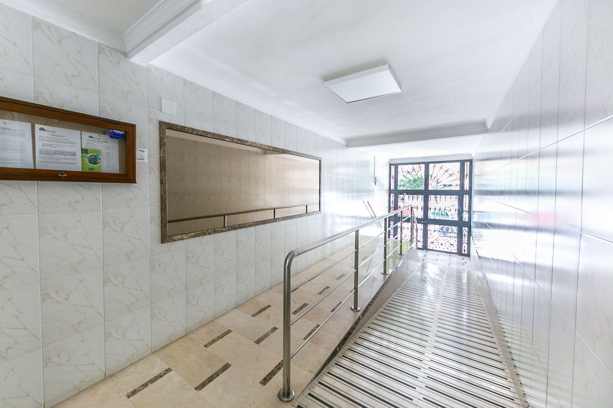 Se vende Apartamento Planta Media de 3 dormitorios en Costa Del Sol, Málaga, España