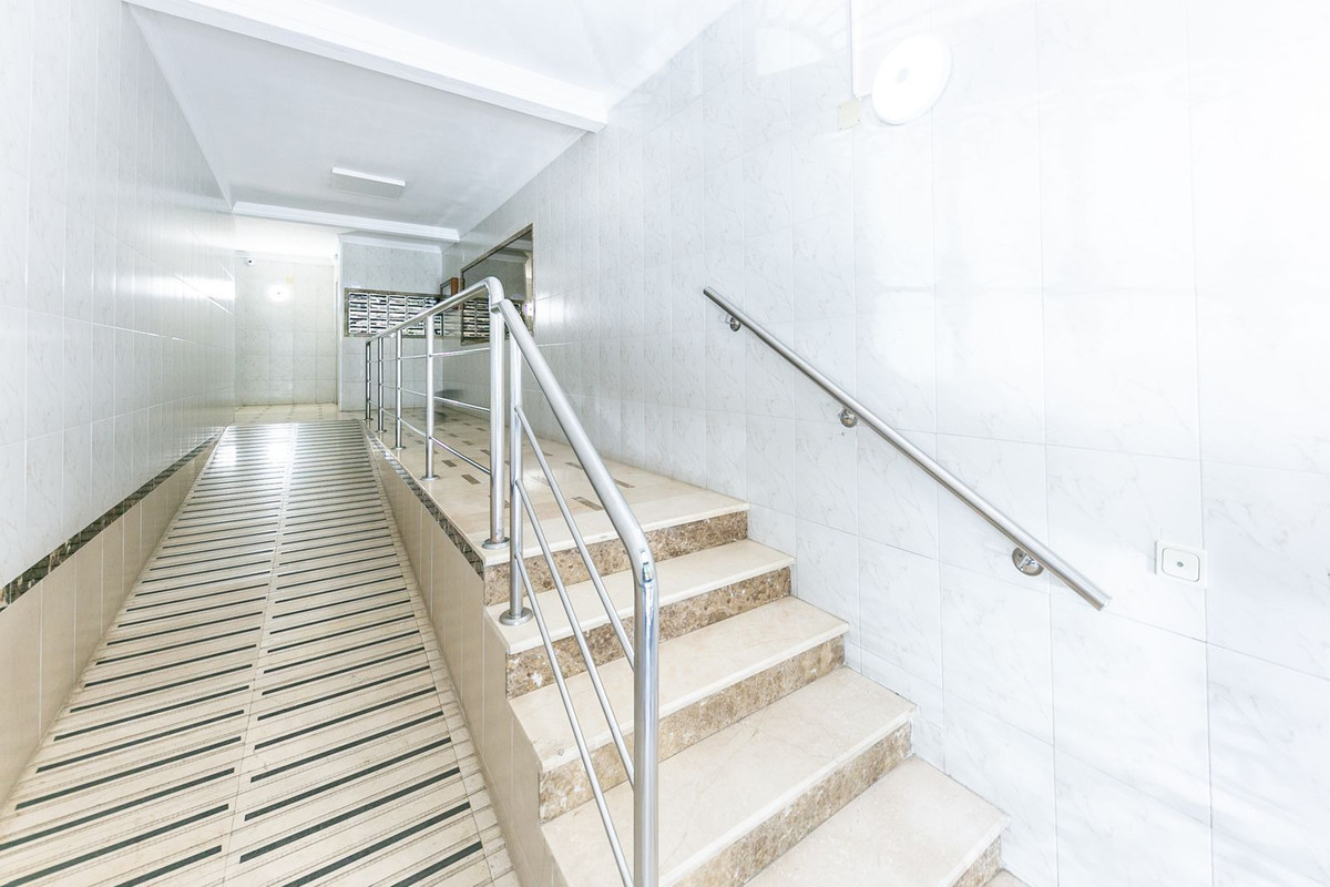 Se vende Apartamento Planta Media de 3 dormitorios en Costa Del Sol, Málaga, España