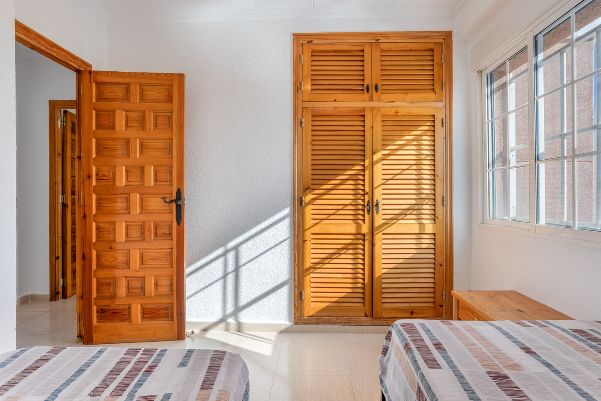 Se vende Villa - Chalet de 3 dormitorios en Costa Blanca, Alicante, España