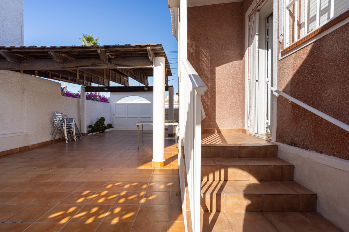 Se vende Villa - Chalet de 3 dormitorios en Costa Blanca, Alicante, España