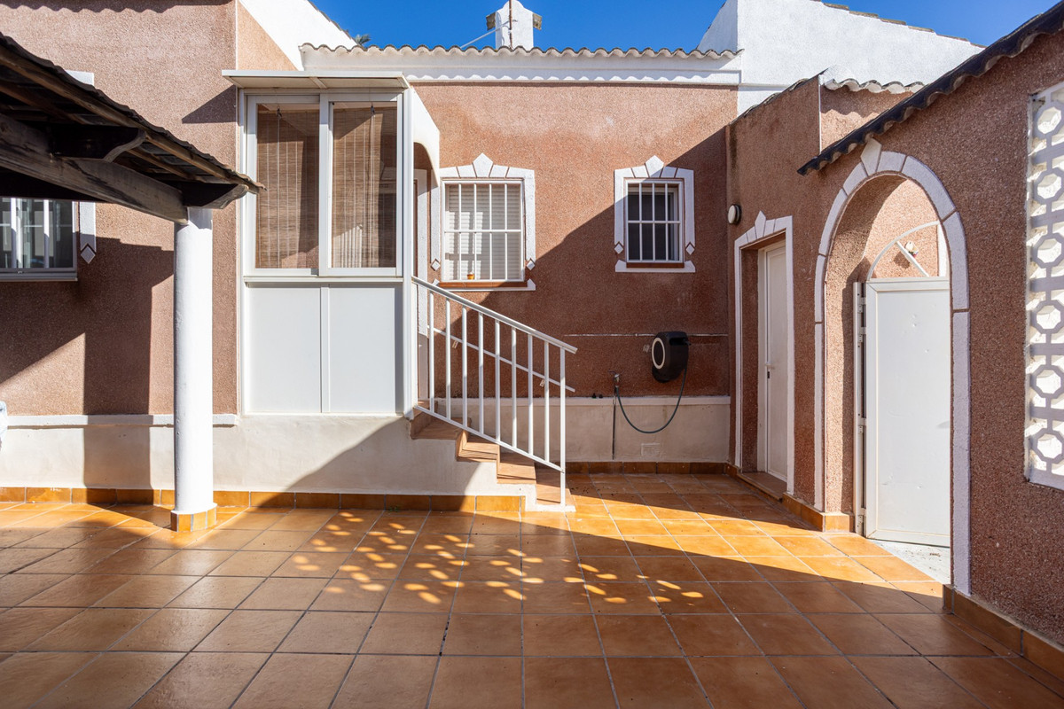 Se vende Villa - Chalet de 3 dormitorios en Costa Blanca, Alicante, España