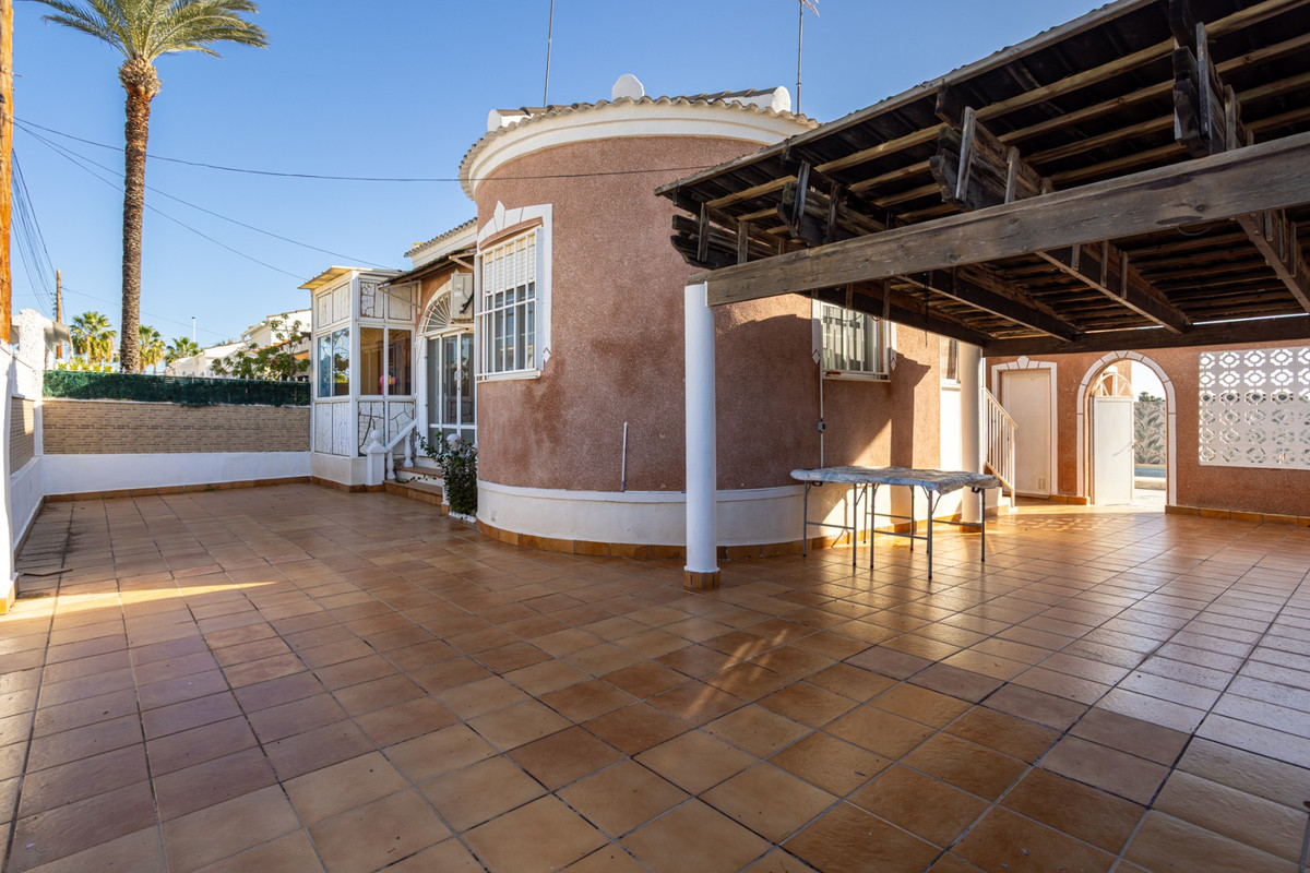 Se vende Villa - Chalet de 3 dormitorios en Costa Blanca, Alicante, España