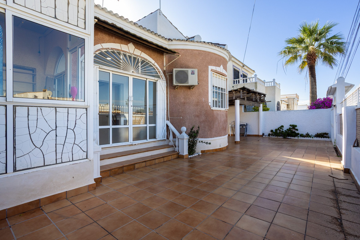 Se vende Villa - Chalet de 3 dormitorios en Costa Blanca, Alicante, España