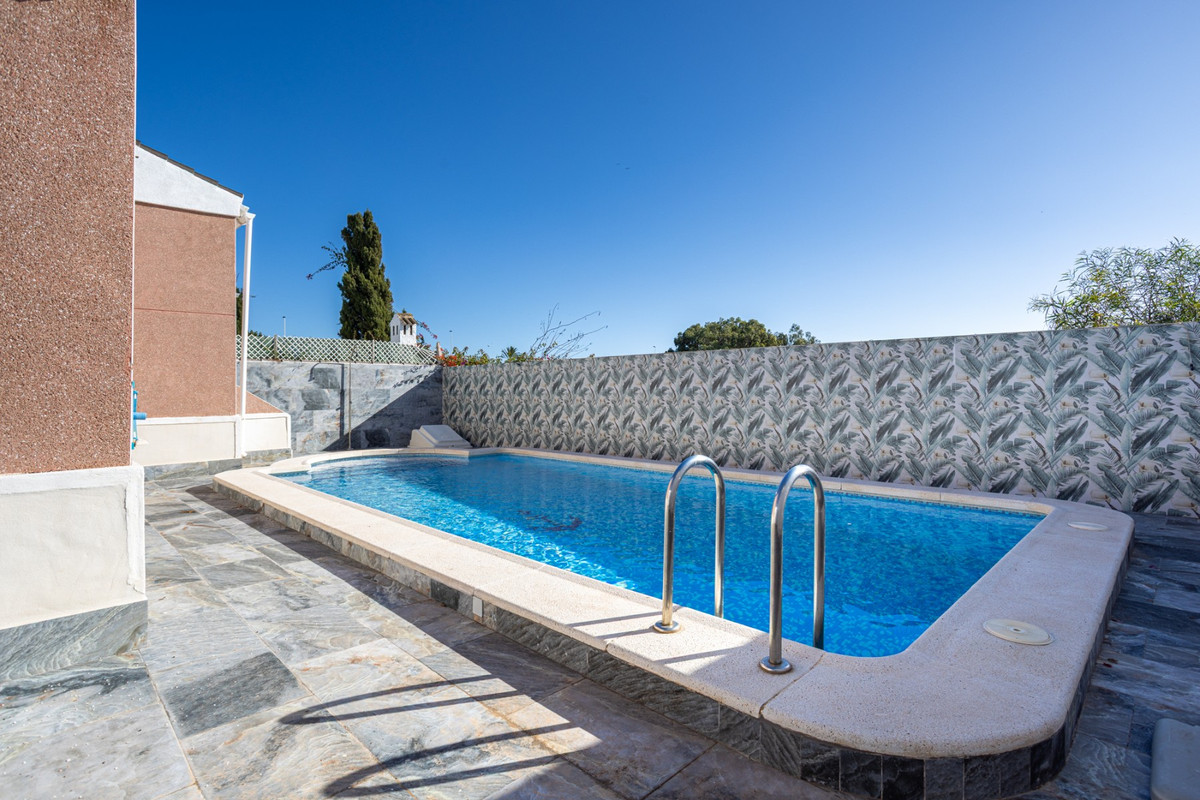 Se vende Villa - Chalet de 3 dormitorios en Costa Blanca, Alicante, España