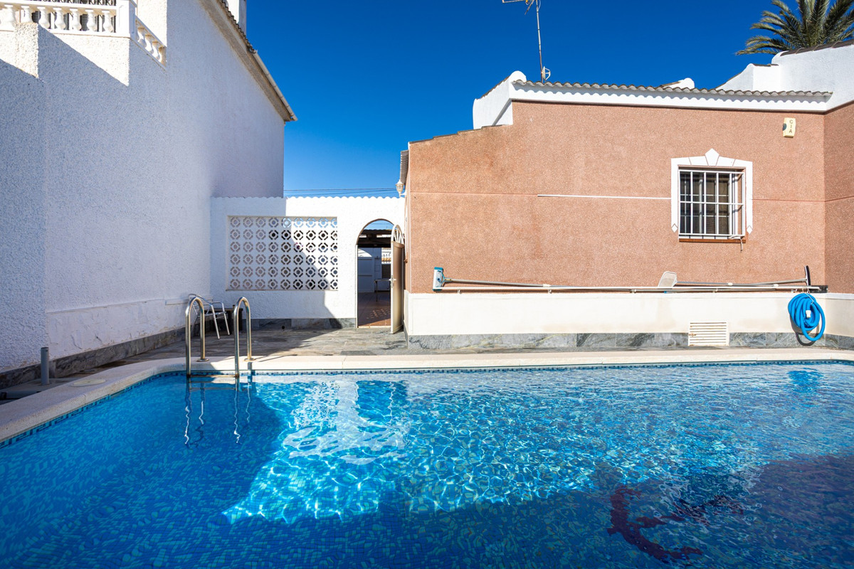 Se vende Villa - Chalet de 3 dormitorios en Costa Blanca, Alicante, España