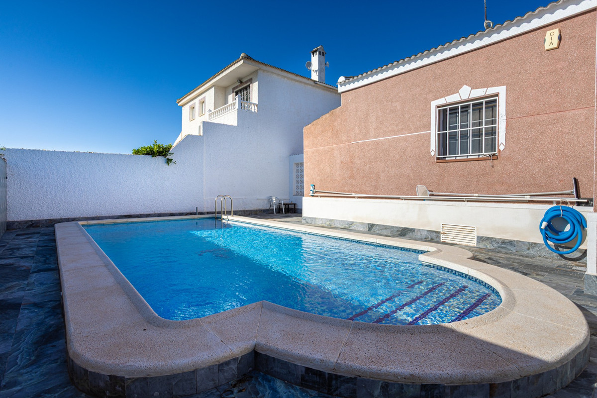 Se vende Villa - Chalet de 3 dormitorios en Costa Blanca, Alicante, España
