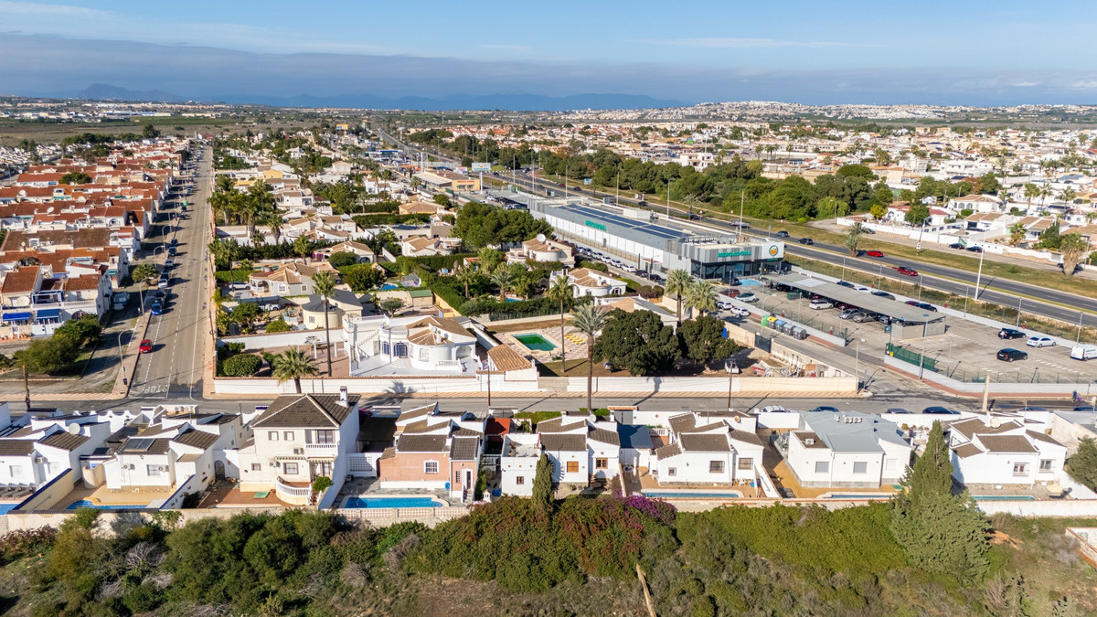 Se vende Villa - Chalet de 3 dormitorios en Costa Blanca, Alicante, España