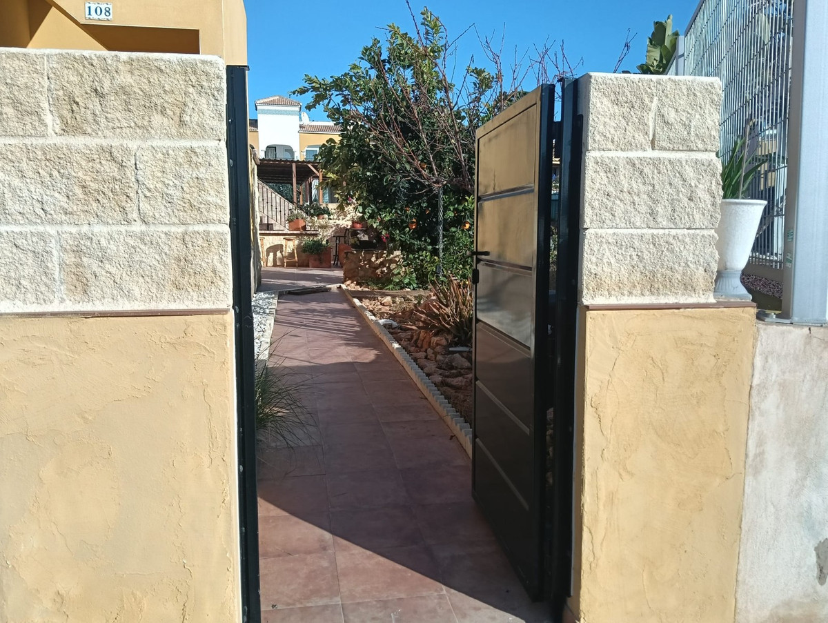 2 Bed Apartment for sale in Los Montesinos Costa Blanca, Alicante, Spain