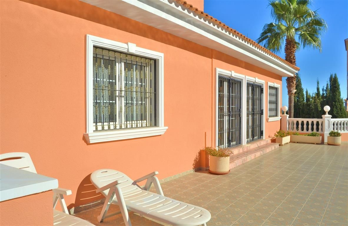 Se vende Villa - Chalet de 5 dormitorios en Costa Blanca, Alicante, España