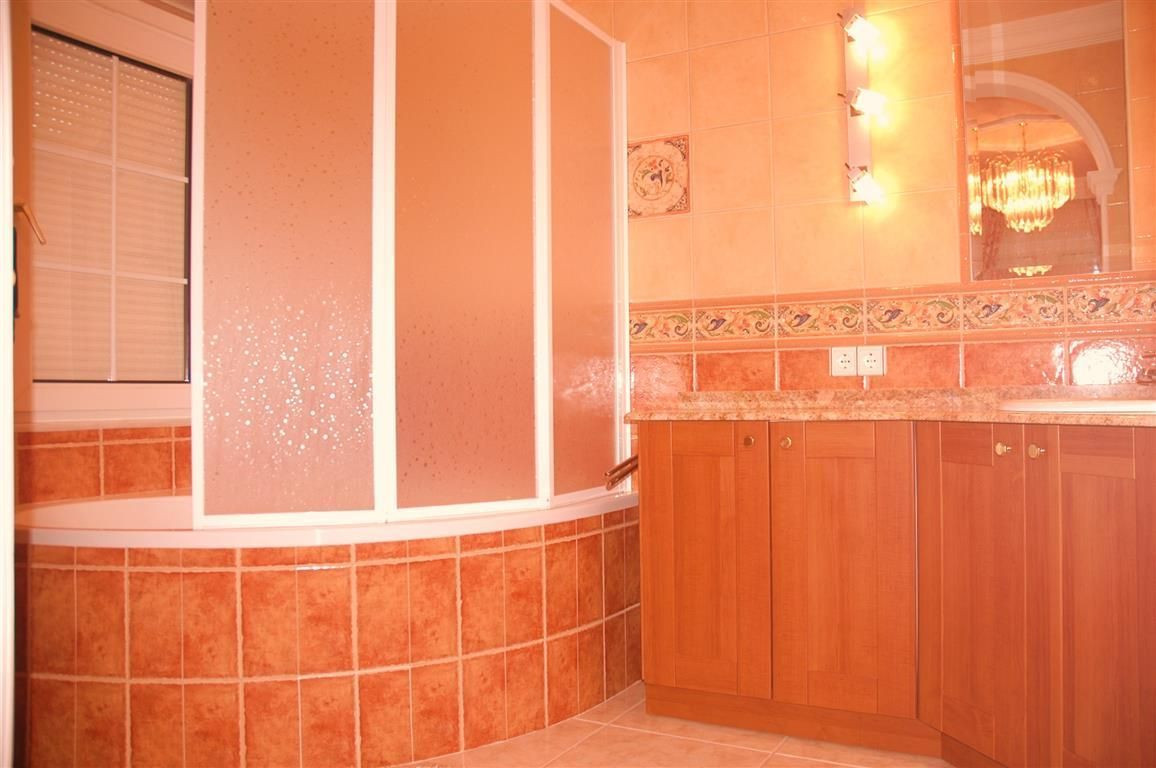 Se vende Villa - Chalet de 5 dormitorios en Costa Blanca, Alicante, España