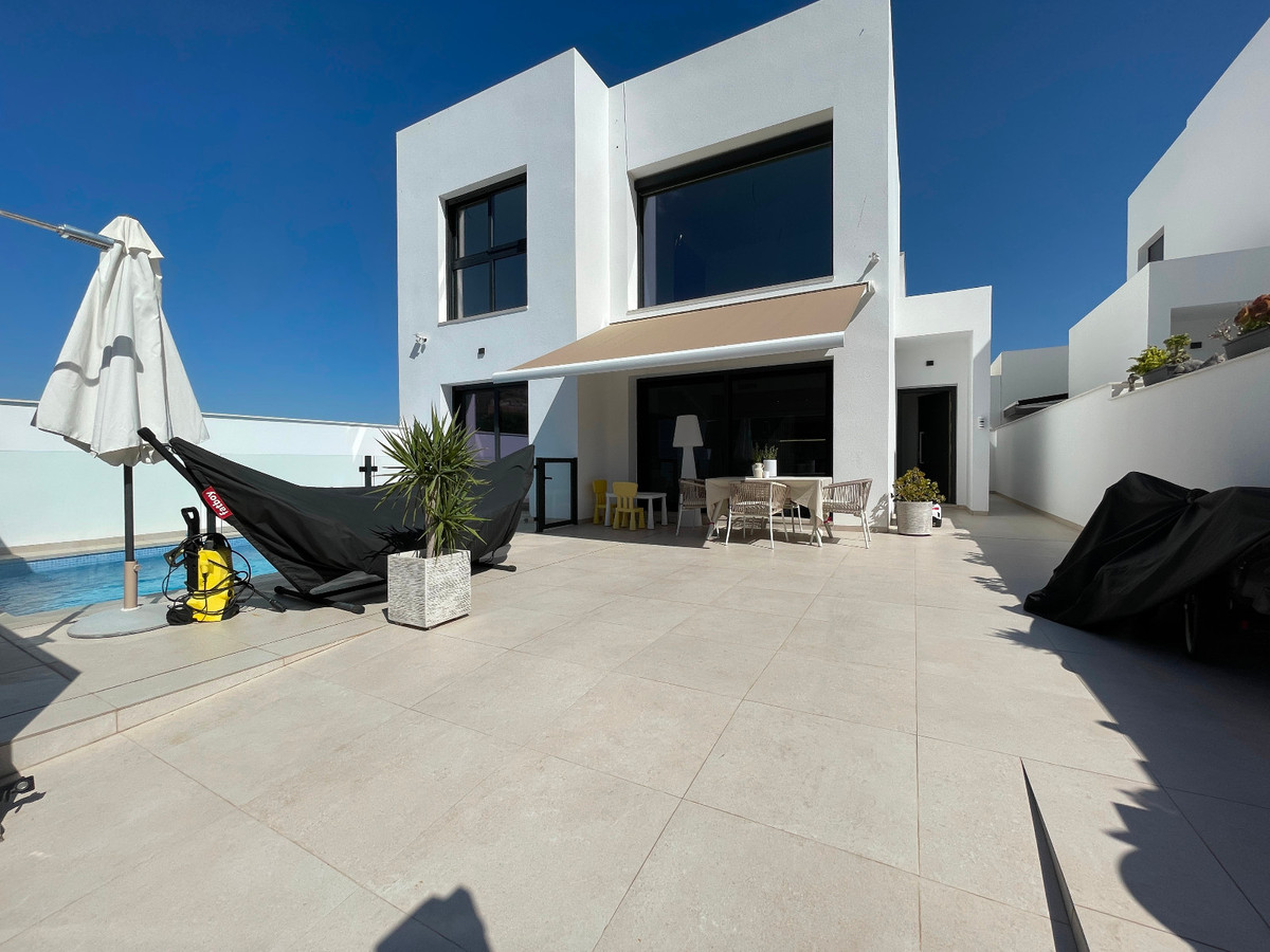 Se vende Villa - Chalet de 3 dormitorios en Costa Blanca, Alicante, España
