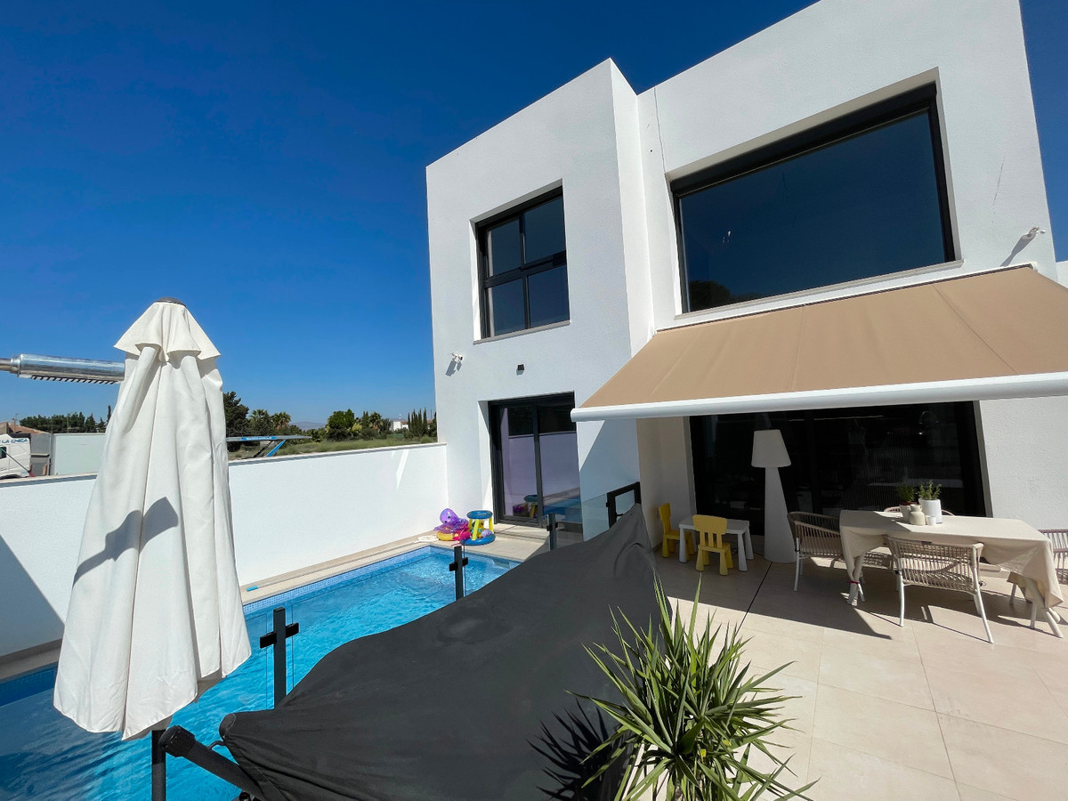Se vende Villa - Chalet de 3 dormitorios en Costa Blanca, Alicante, España